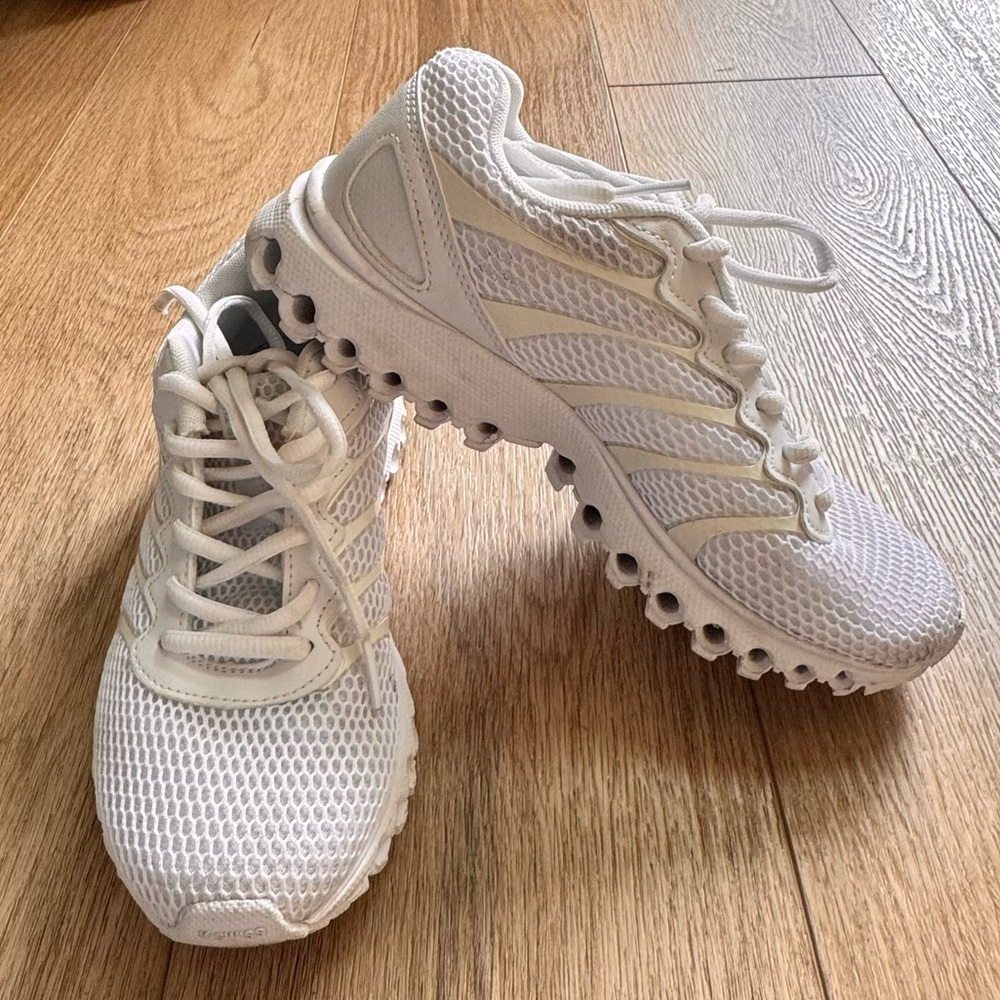K-Swiss Tubes 200 White Women's Athletic Shoes Sz 7